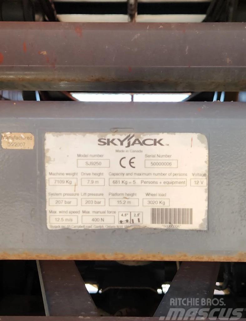 SkyJack SJ 9250 RT Makasli platformlar