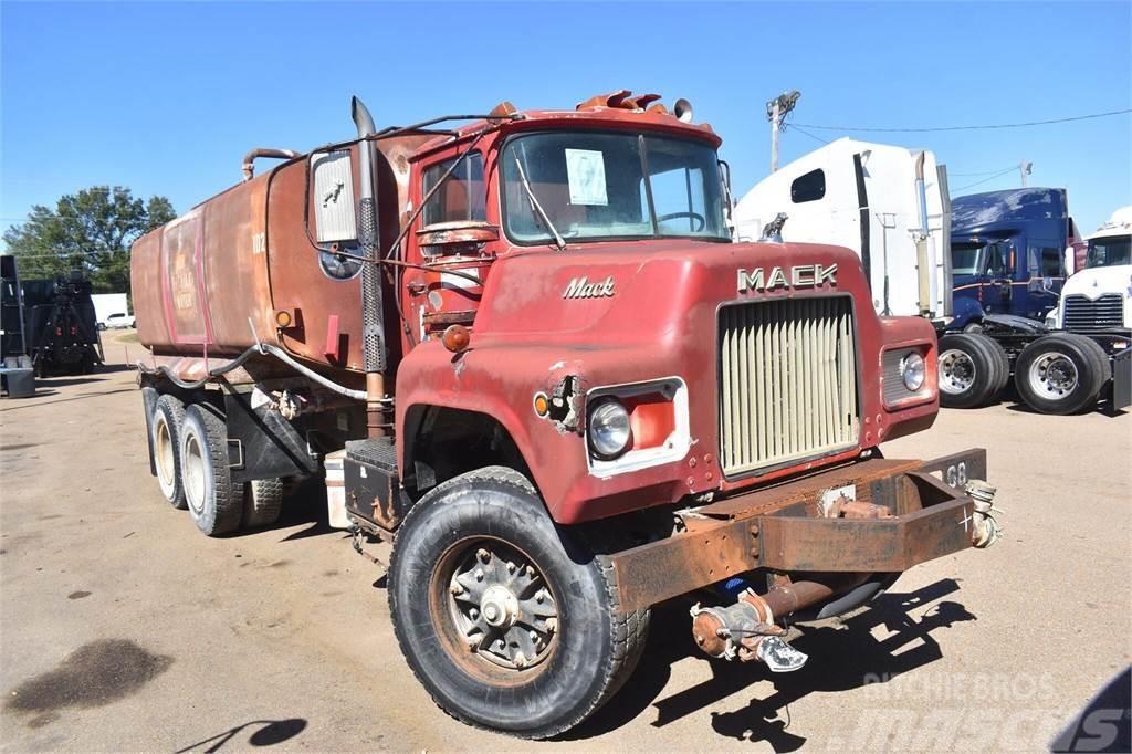 Mack DM685S Tankerli kamyonlar