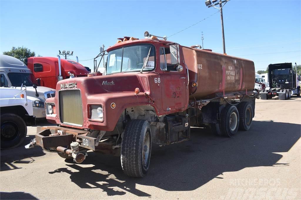 Mack DM685S Tankerli kamyonlar