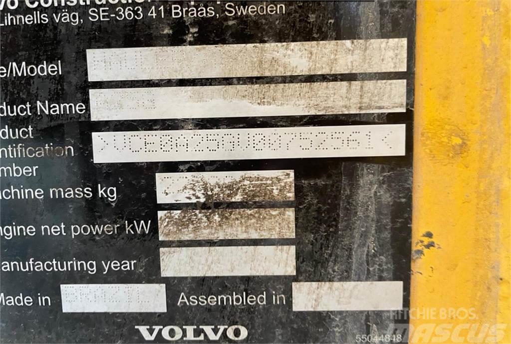 Volvo A25G Belden kirma kaya kamyonu