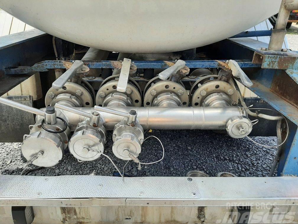 Magyar 3 AXLES TANK IN STAINLESS STEEL INSULATED 30000 L- Tanker yari çekiciler