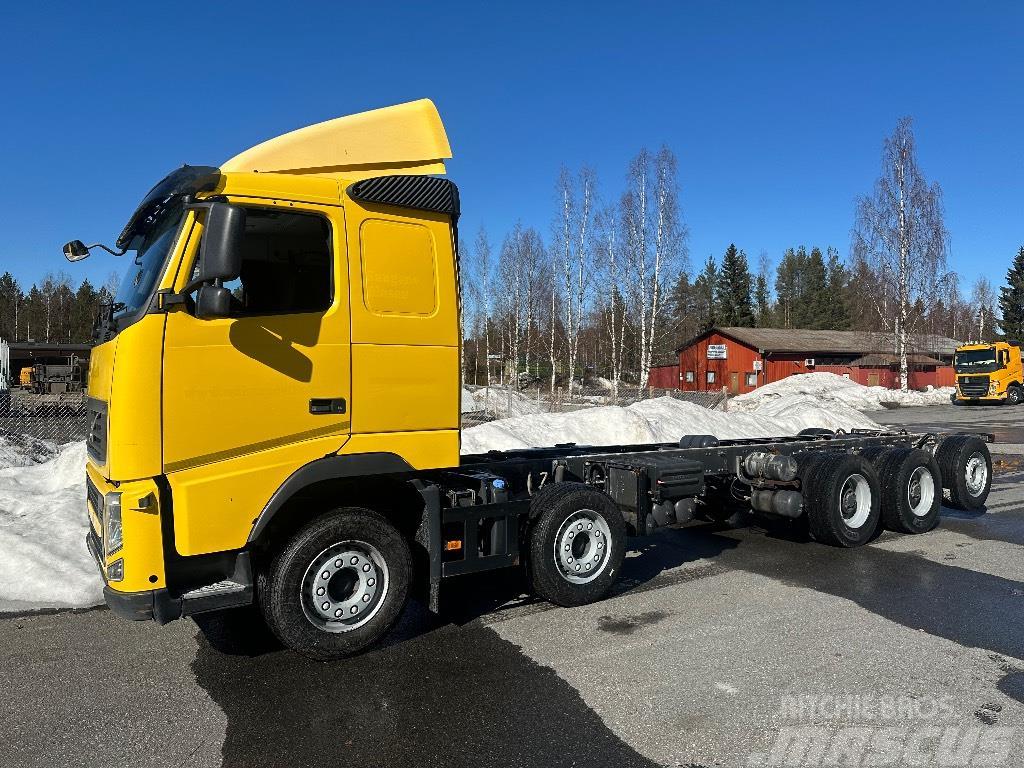 Volvo FH500 10x4 283tkm valmistuu ritilä-autoksi Orman makinesi taşıma kamyonları