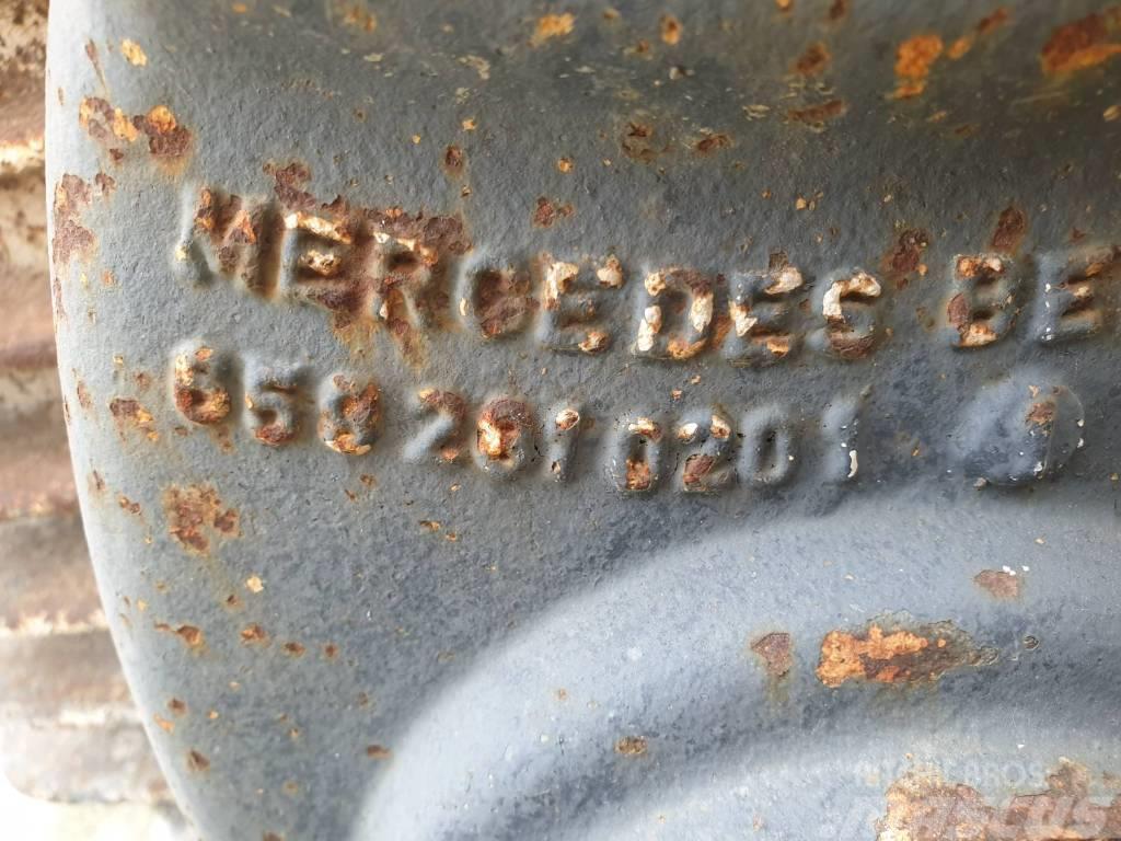 Mercedes-Benz VG 2400-3W/1 448 Hidrolik