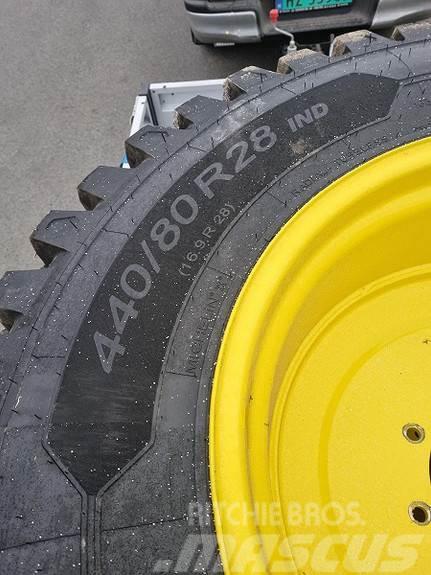 John Deere Hjul par: Michelin Crossgrip 440/80R28 Fakspro Gul Tekerlekler