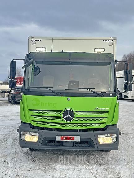 Mercedes-Benz Atego 818L/33 Kapali kasa kamyonlar