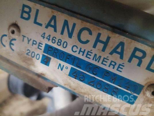 Blanchard 1200L Monte edilebilir pülverizatörler