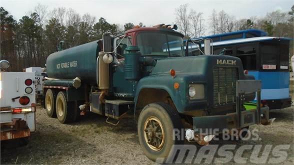 Mack RD685S Su tankerleri