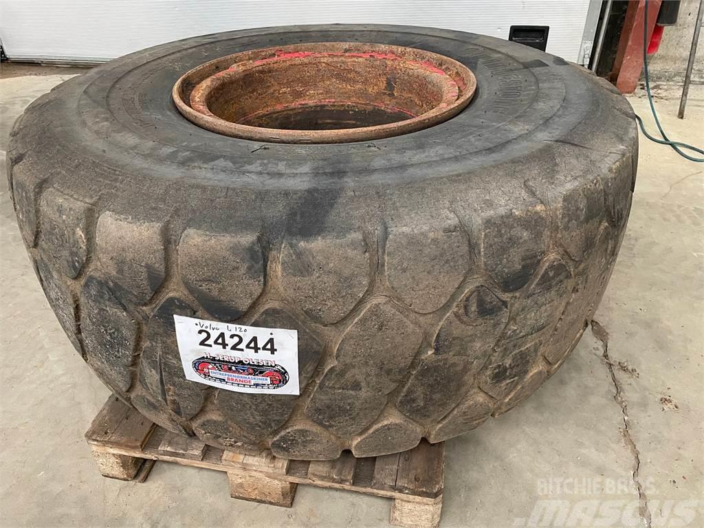  23.5xR25 Bridgestone dæk på fælg Lastikler