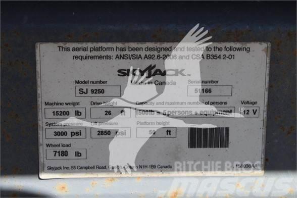 SkyJack SJ9250RT Makasli platformlar