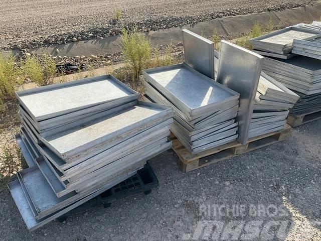  Quantity of Aluminum Trays Diger