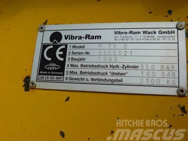 Komatsu Vibra-Ram P 75 D / Lehnhoff MS 25 / 2100 kg Paletli ekskavatörler