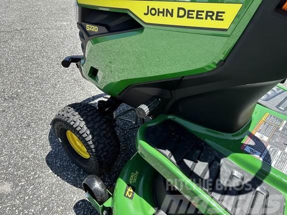John Deere S220 Mobil çim biçme makineleri