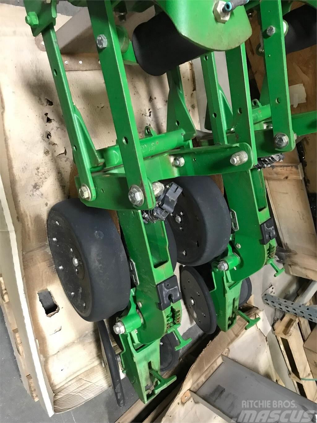 John Deere XP row unit w/ closing wheels Diger ekim makina ve aksesuarlari