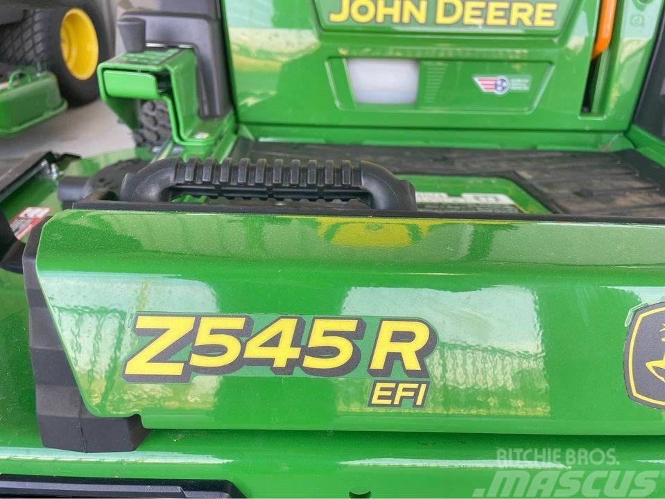 John Deere Z545 Sıfır dönüşlü çim biçme makineleri