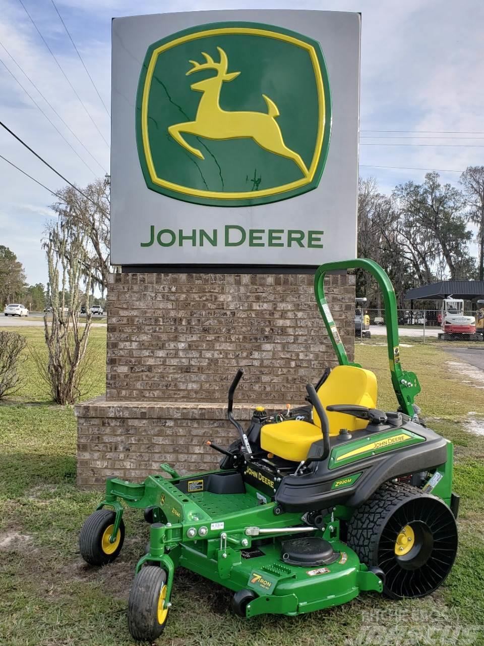 John Deere Z920M Sıfır dönüşlü çim biçme makineleri