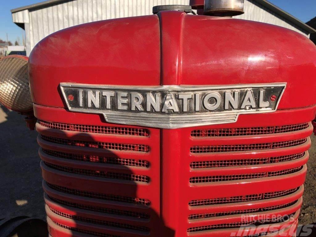 International W4 Traktörler