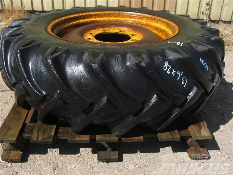 Bridgestone 13.6x28 dæk på 8 huls fælg Tekerlekler