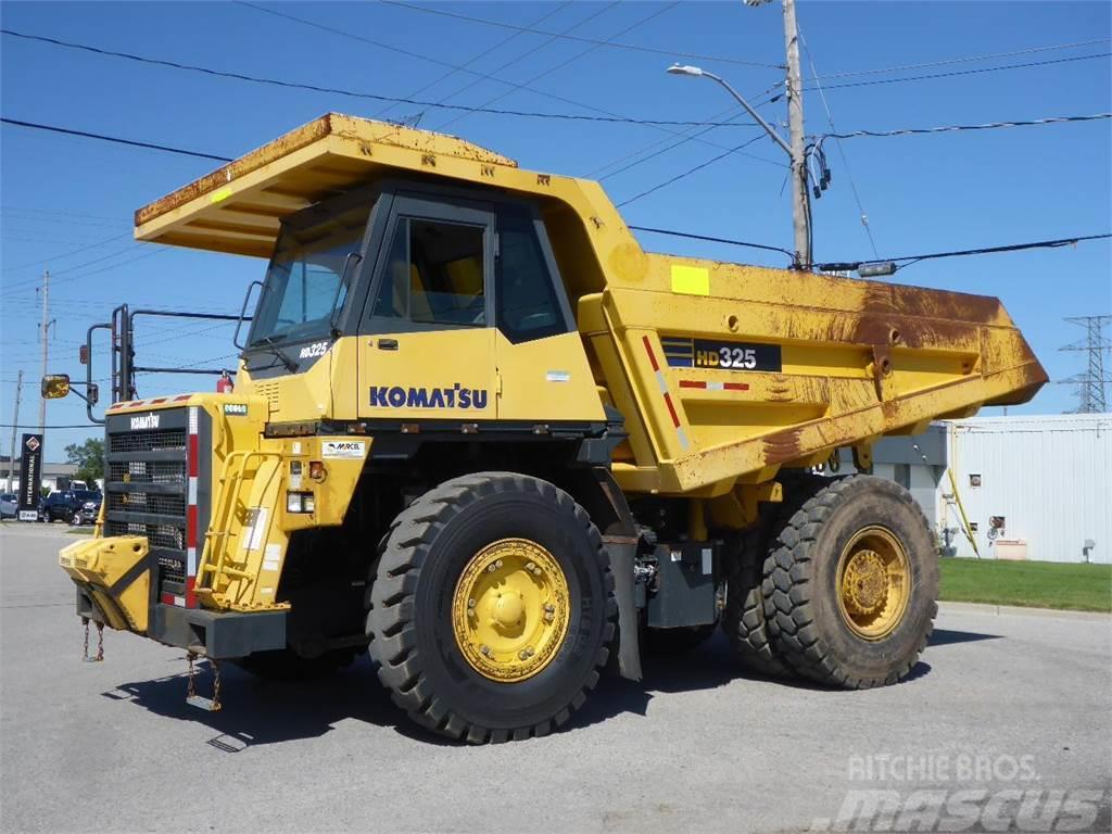 Komatsu HD325-7 Yol disi kaya kamyonu