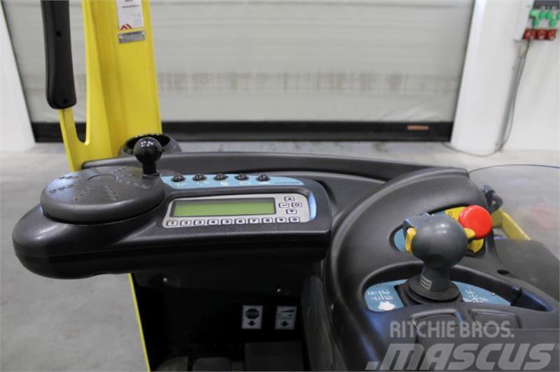 Hyster R2.0 Reach truck - depo içi istif araçları