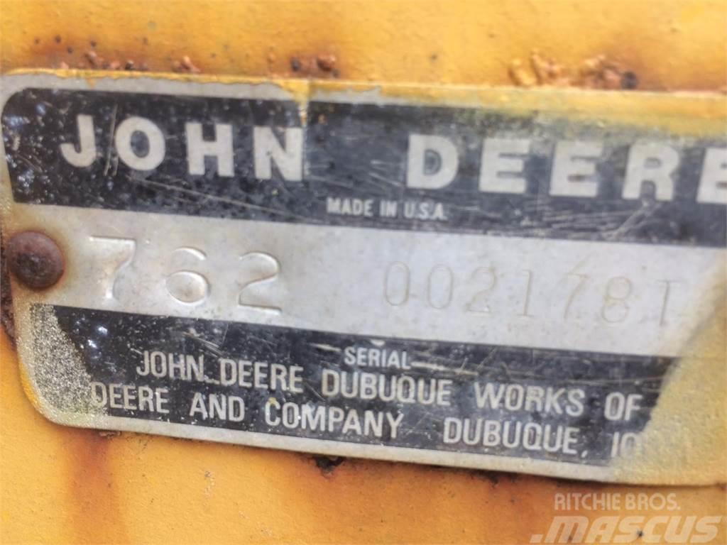 John Deere 762 Skreyperler