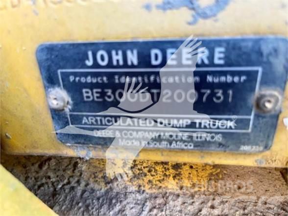 John Deere 300D Belden kirma kaya kamyonu