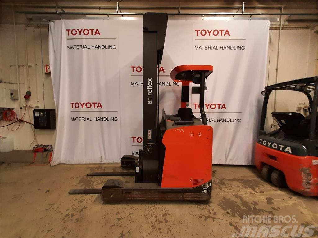 Toyota RRE160HC Reach truck - depo içi istif araçları