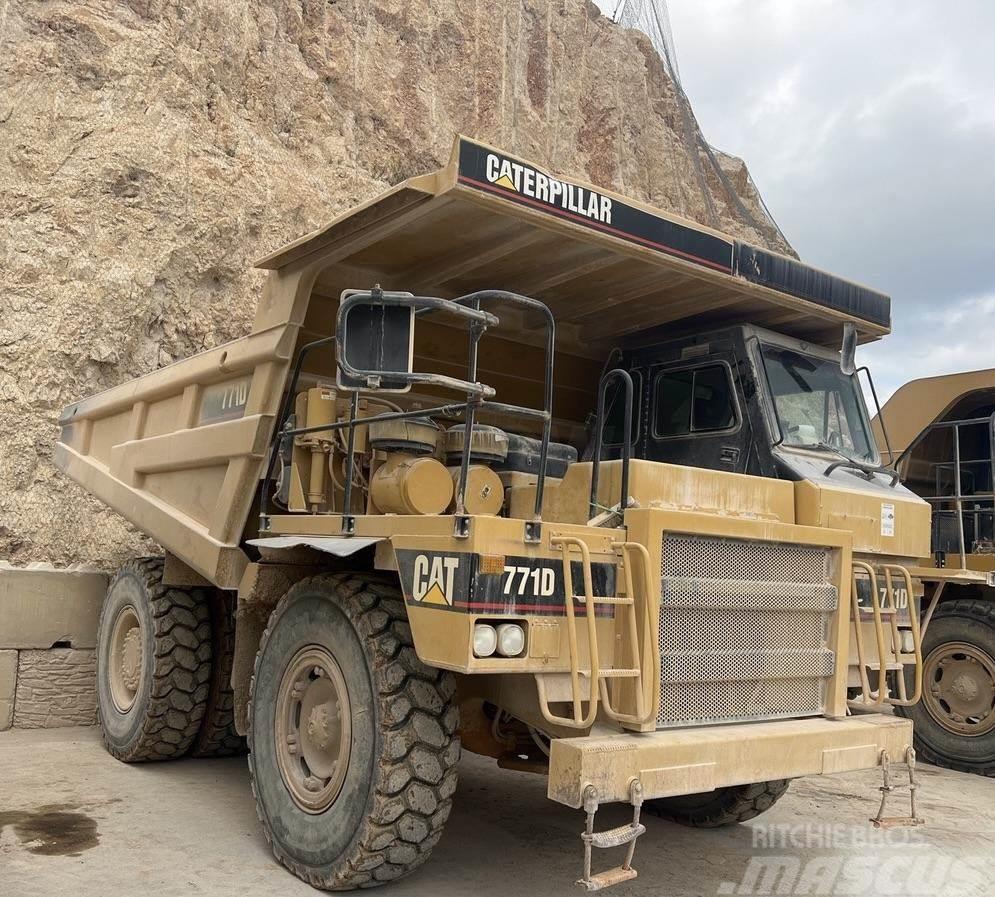 CAT 771D Yol disi kaya kamyonu