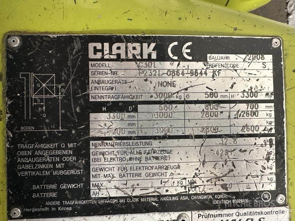 Clark C 30 L - TRIPLEX 4,8 m LPG'li forkliftler